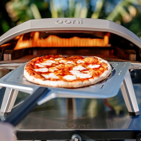 Ooni-Pizzaschieber perforiert aus Aluminium als wichtiges Zubehör für Ooni Karu 16 Ooni-Pizzaschieber perforiert aus Aluminium als wichtiges Zubehör für Ooni Karu 16