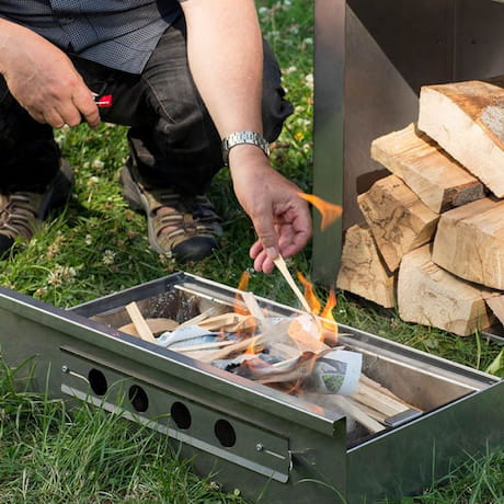 Anzünden des Thüros-Räucherschranks aus dem Grill-Shop von kamdi24