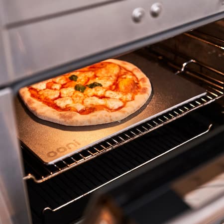 Ooni Pizzabackstahl für die Verwendung im Küchenofen