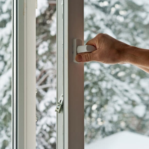 Stoßlüften im Winter - Richtig Heizen und Lüften - Adobe Stock 48599322