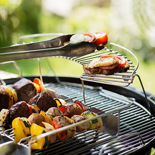 direktes und indirektes Grillen auf einem Kugelgrill direktes und indirektes Grillen auf einem Kugelgrill