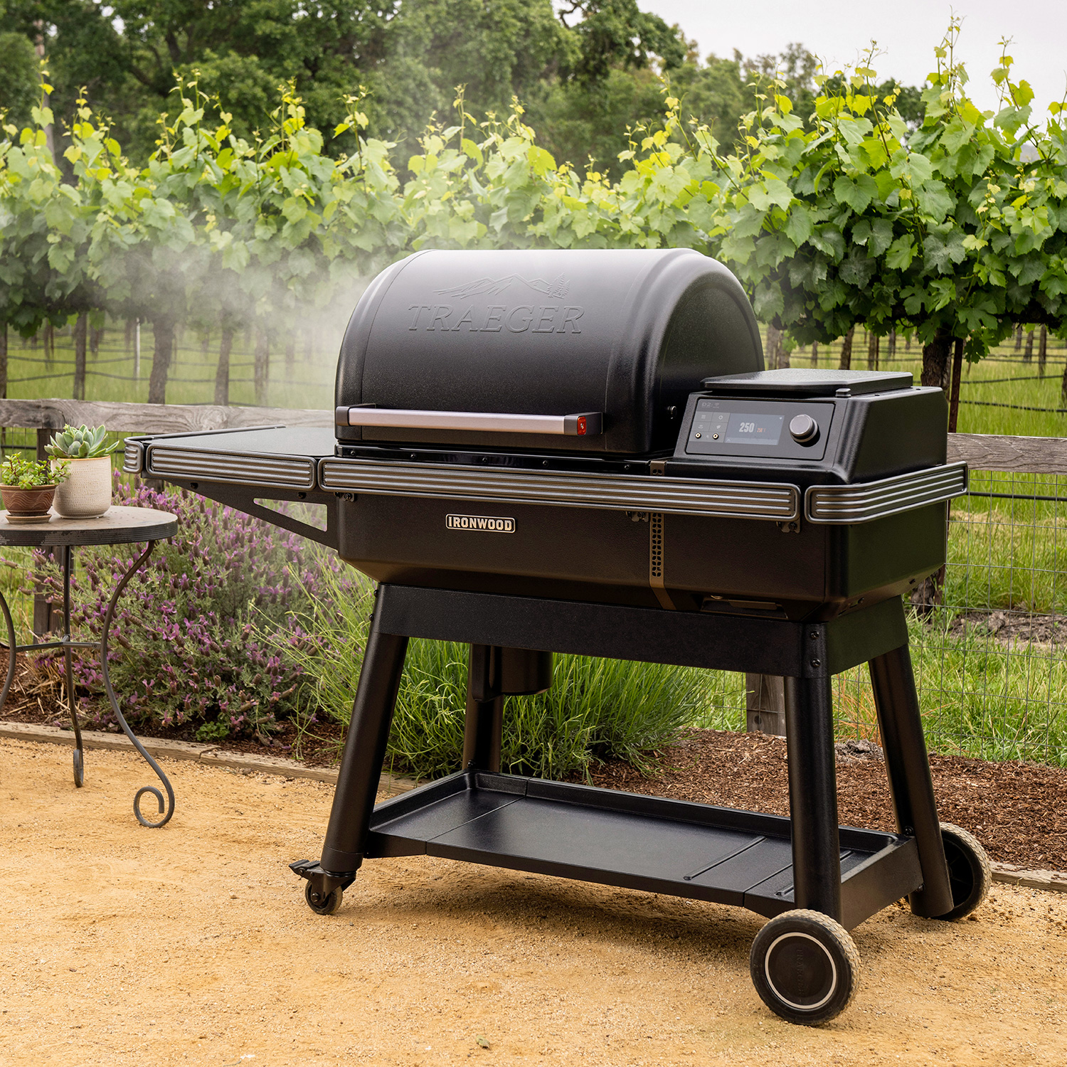 Traeger Ironwood inkl. Abdeckhaube & 9kg Pellets