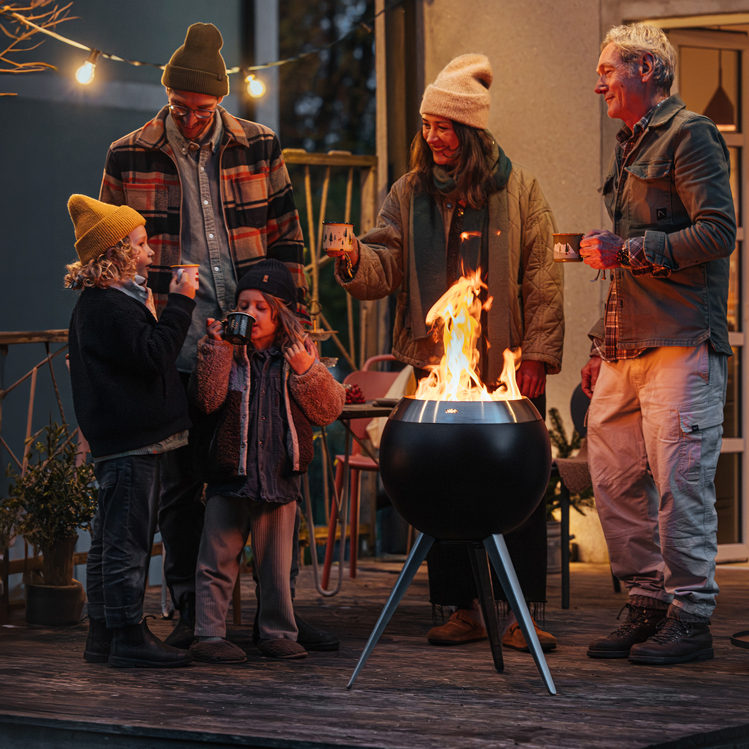 höfats MOON 45 Feuerschale mit hohem Fuß höfats MOON 45 Feuerschale mit hohem Fuß