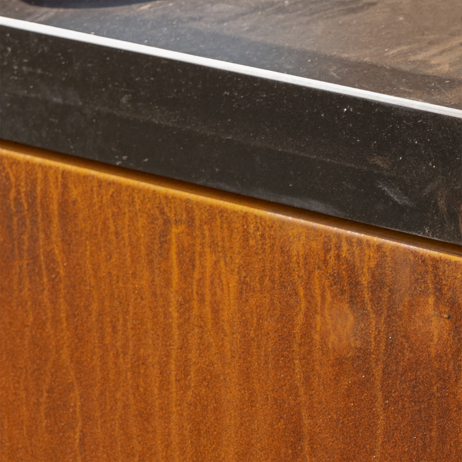 OFYR Butcher Block Storage 90 Corten Keramik Dunkelgrau