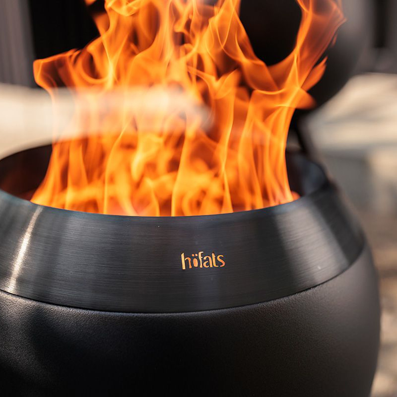 höfats MOON 45 all black Feuerkorb mit niedrigem Fuß