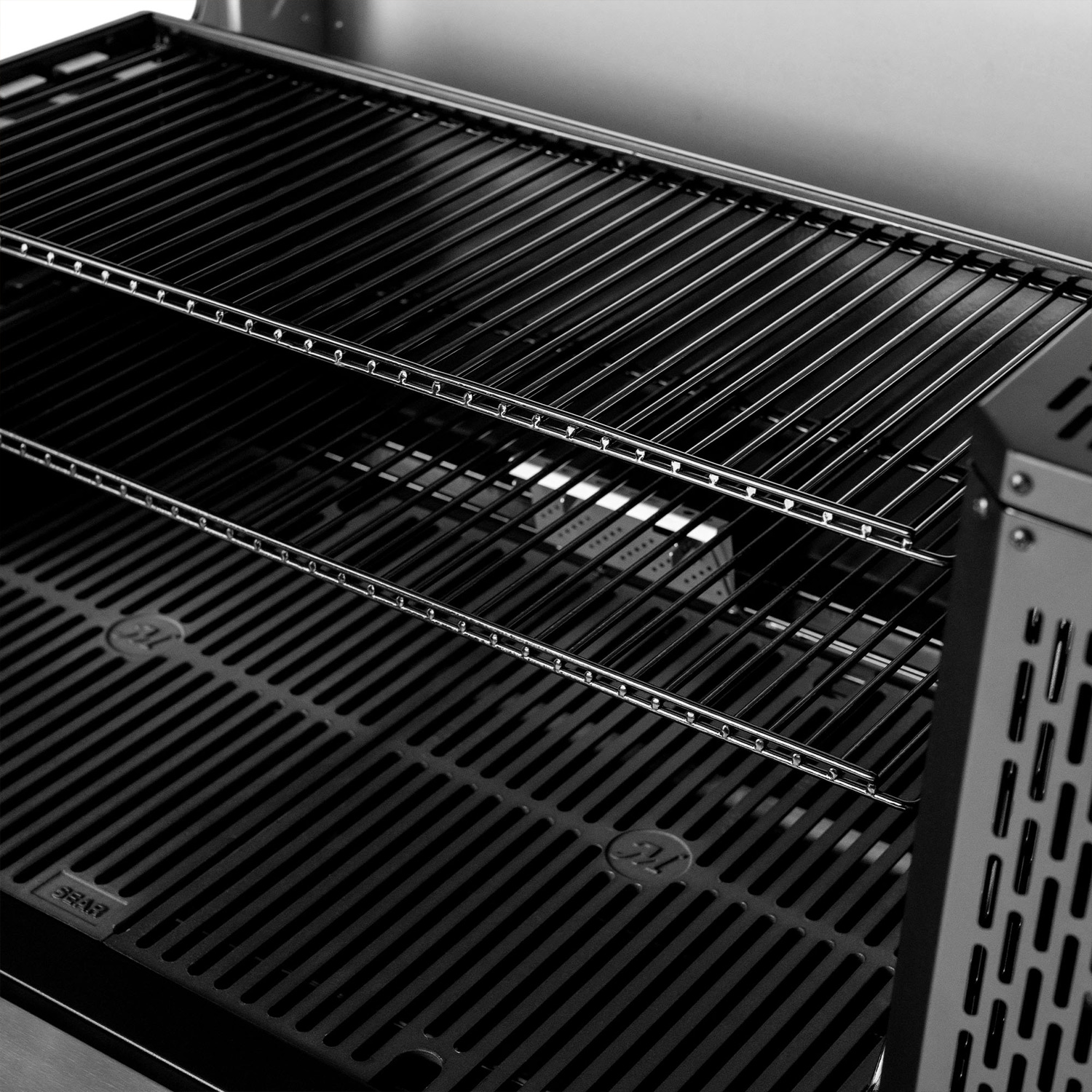 Masterbuilt Gravity Series 1150 Digitaler Holzkohlegrill & Smoker Masterbuilt Gravity Series 1150 Digitaler Holzkohlegrill & Smoker