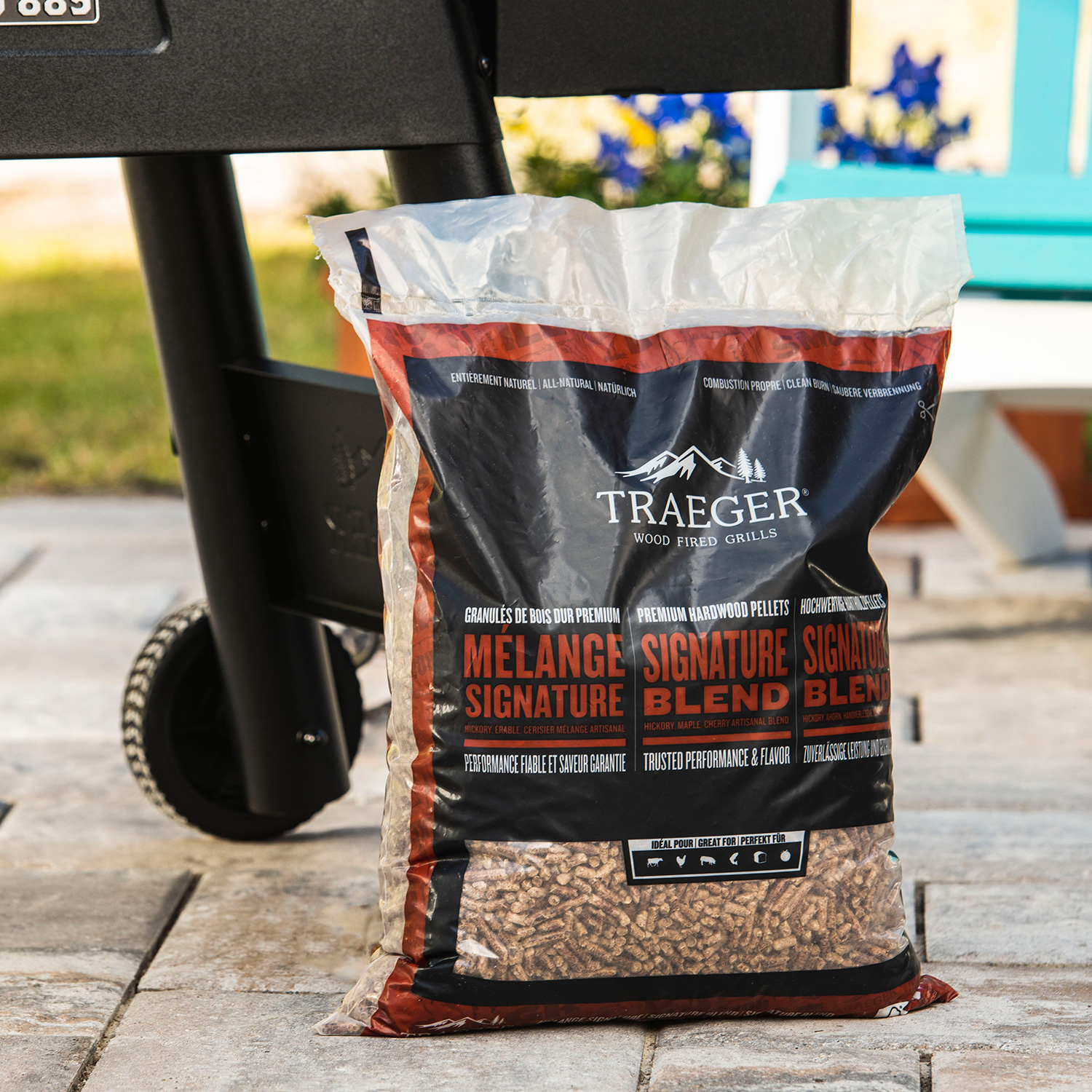 Traeger Ironwood XL inkl. Abdeckhaube, klappbare Frontablage & 9kg Pellets
