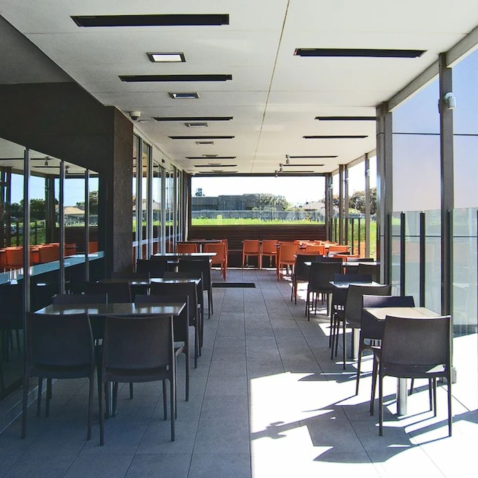 heatstripe-heizstrahler-design-für-eine-große-veranda-eines-restaurants