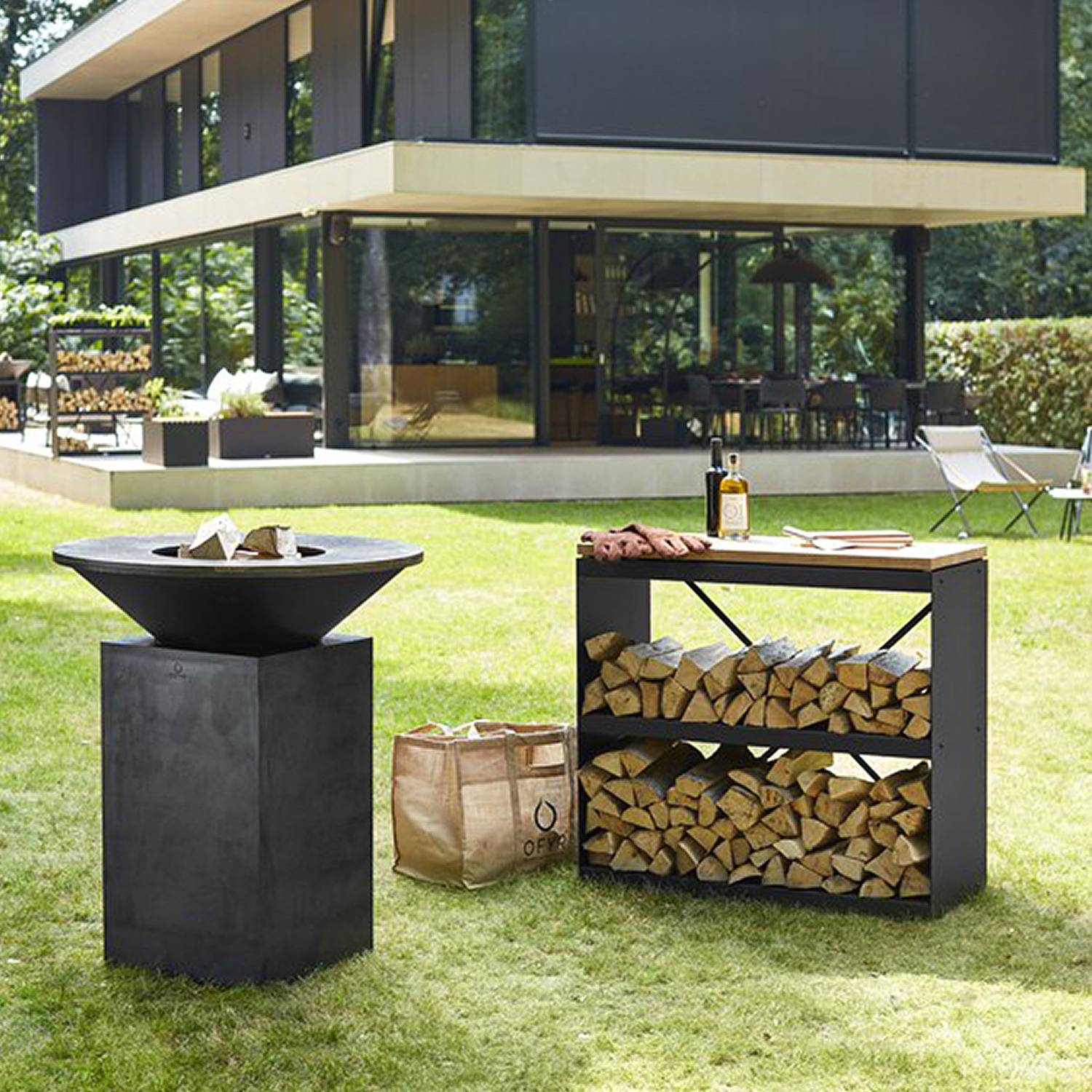 OFYR Holzregal Black mit Arbeitsplatte OFYR Holzregal Black mit Arbeitsplatte