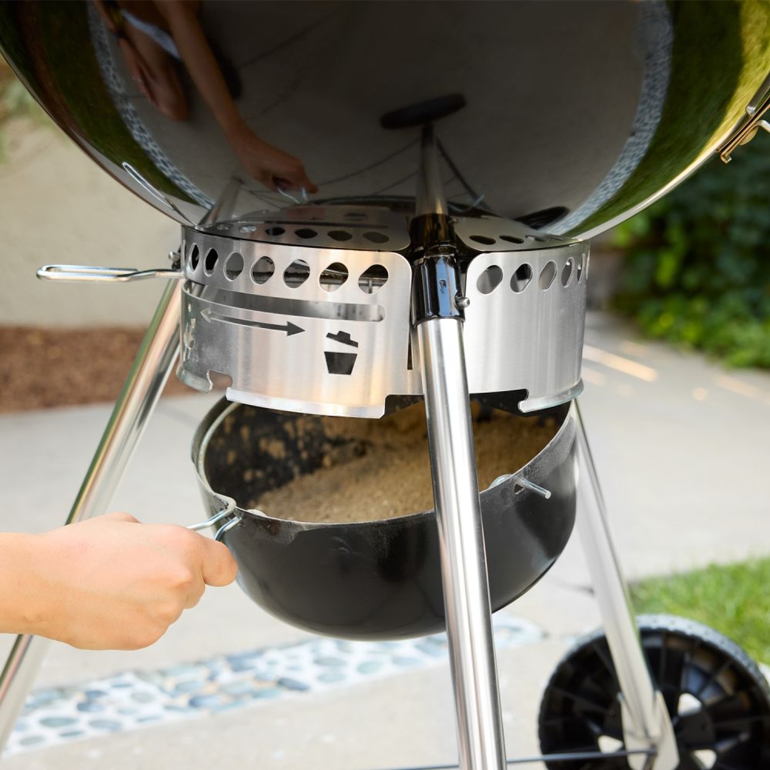 Weber Master-Touch GBS C-5755 Racing Green Holzkohlegrill 57 cm