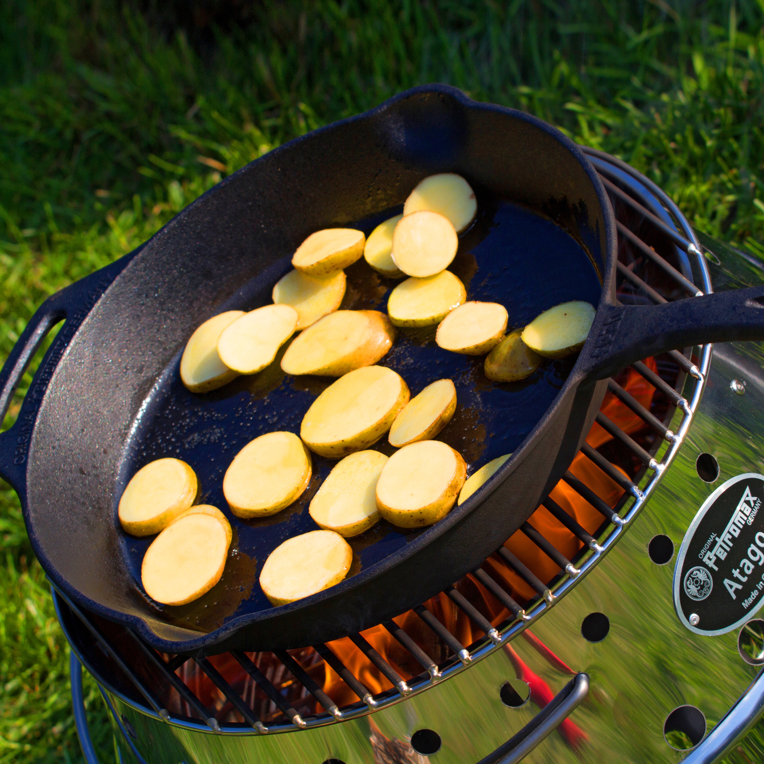 Petromax Feuerpfanne fp30 mit Stiel Petromax Feuerpfanne fp30 mit Stiel