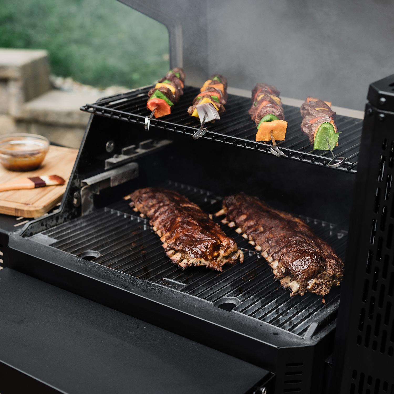 Masterbuilt Gravity Series 600 Digitaler Holzkohlegrill & Smoker