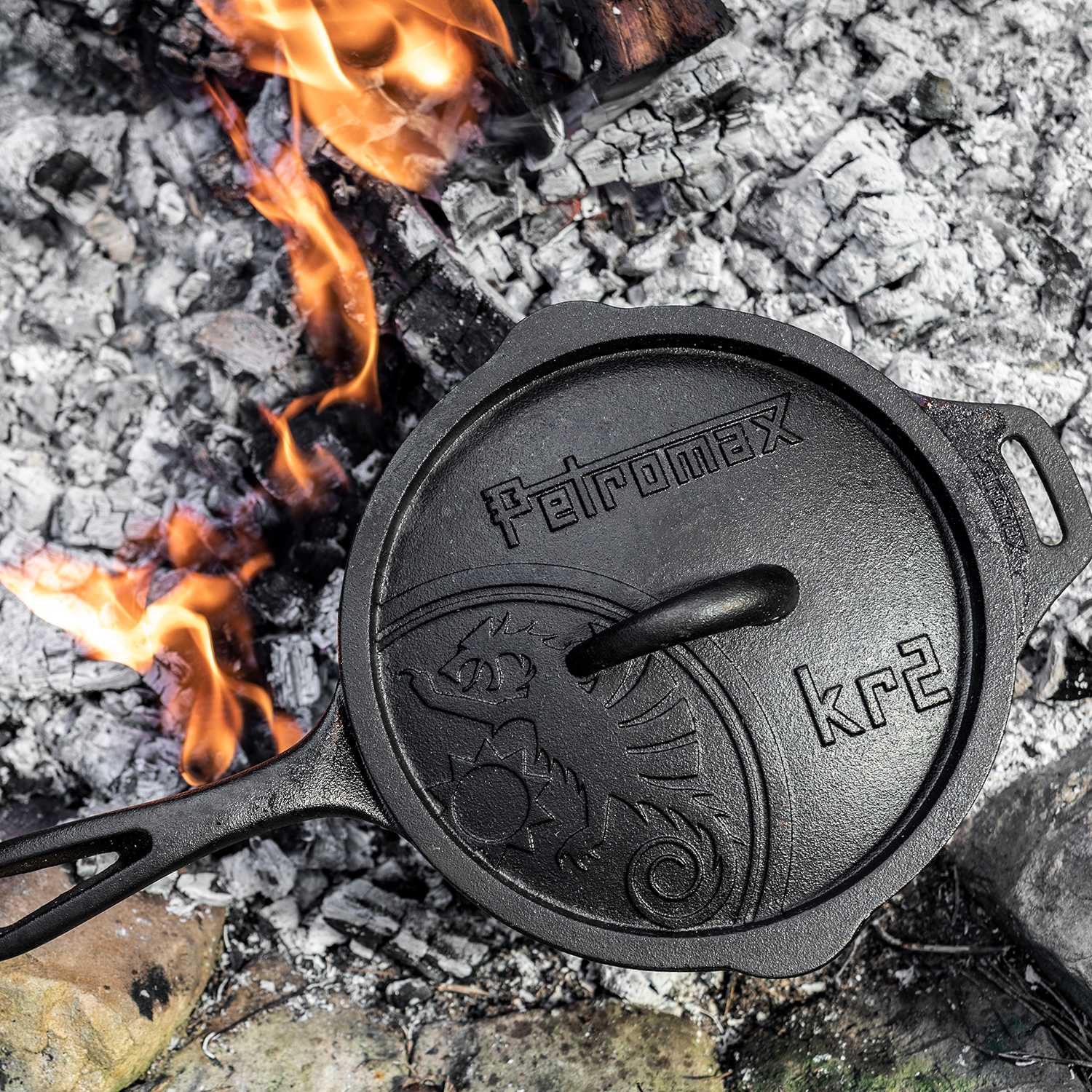 Petromax kr2 Gusseiserne Kasserolle mit Deckel 2 Liter Petromax kr2 Gusseiserne Kasserolle mit Deckel 2 Liter