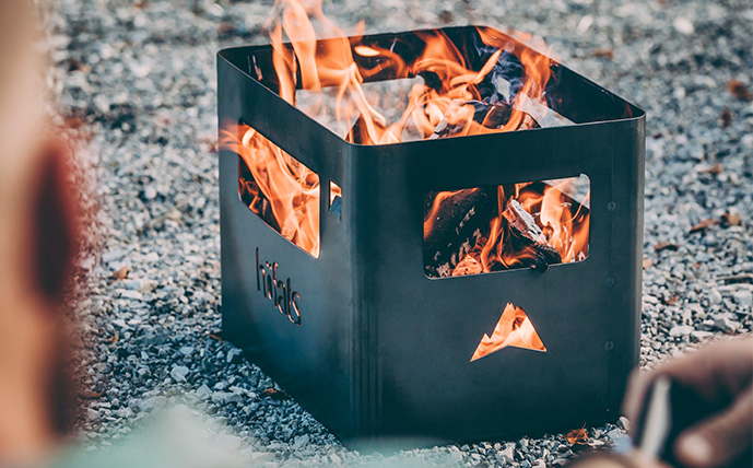 die-beer-box-aus-stahl-mit-lodernden-flammen.
