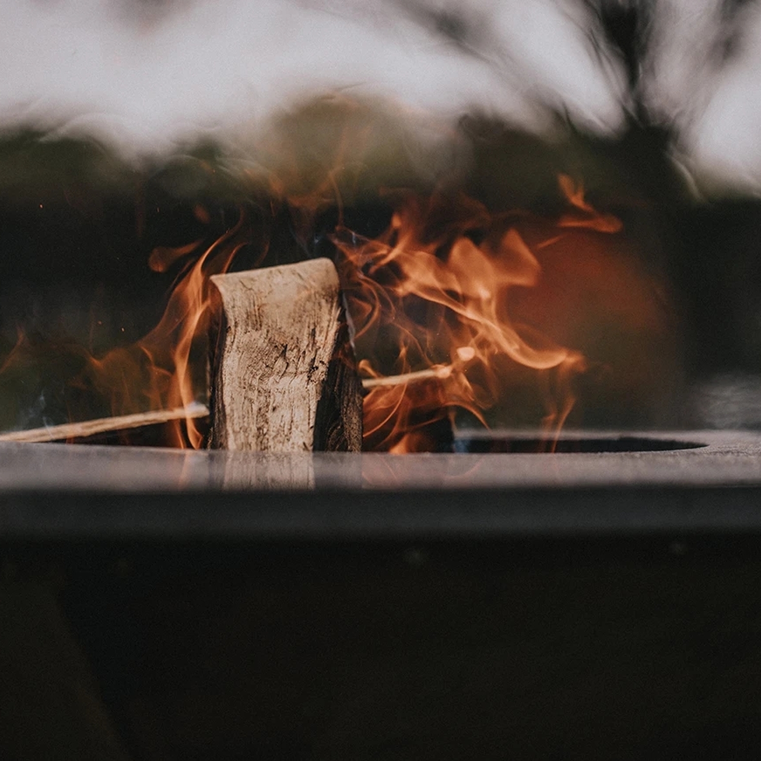 Moesta One Fireplace Corten mit Guss Grillplatte