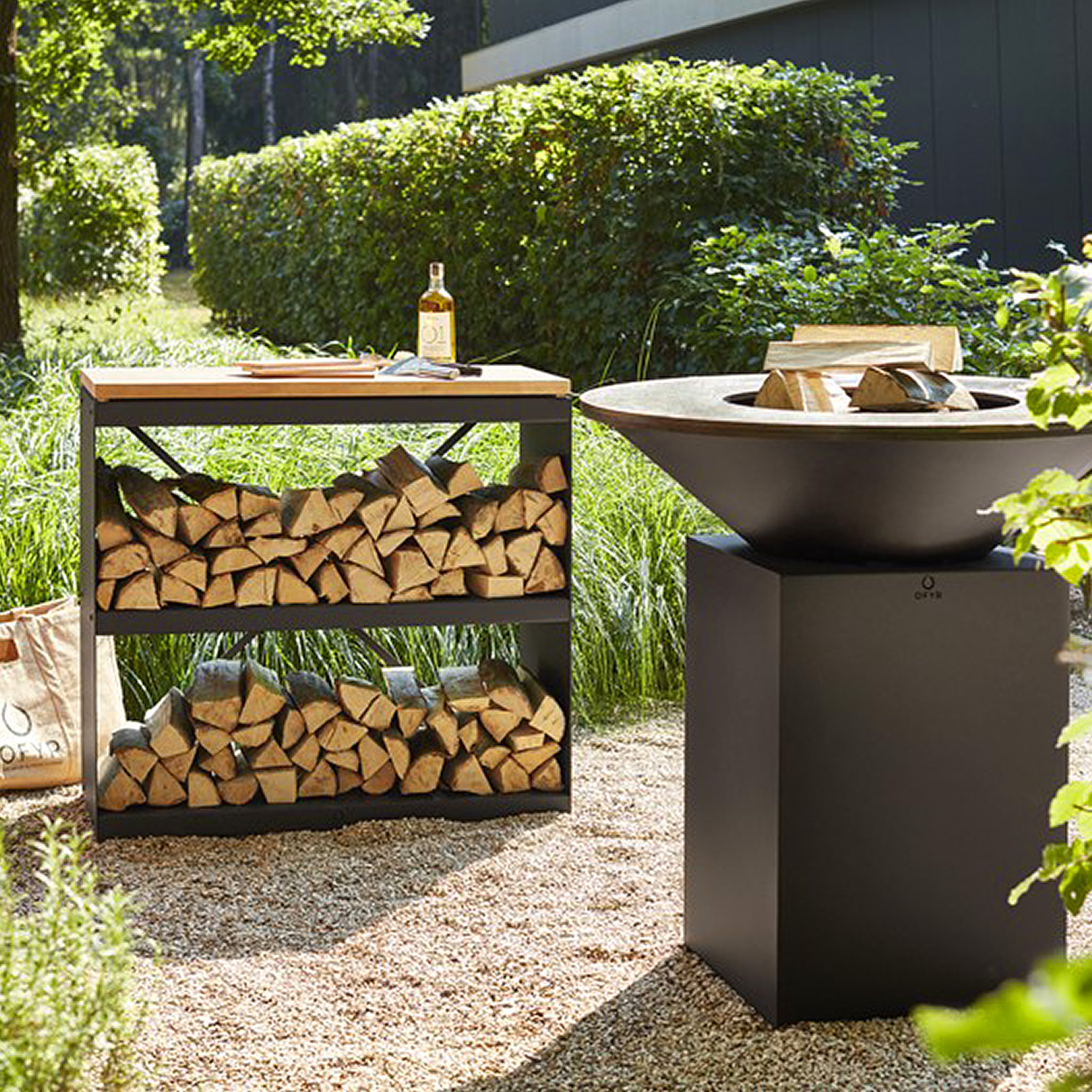 OFYR Holzregal Black mit Arbeitsplatte OFYR Holzregal Black mit Arbeitsplatte