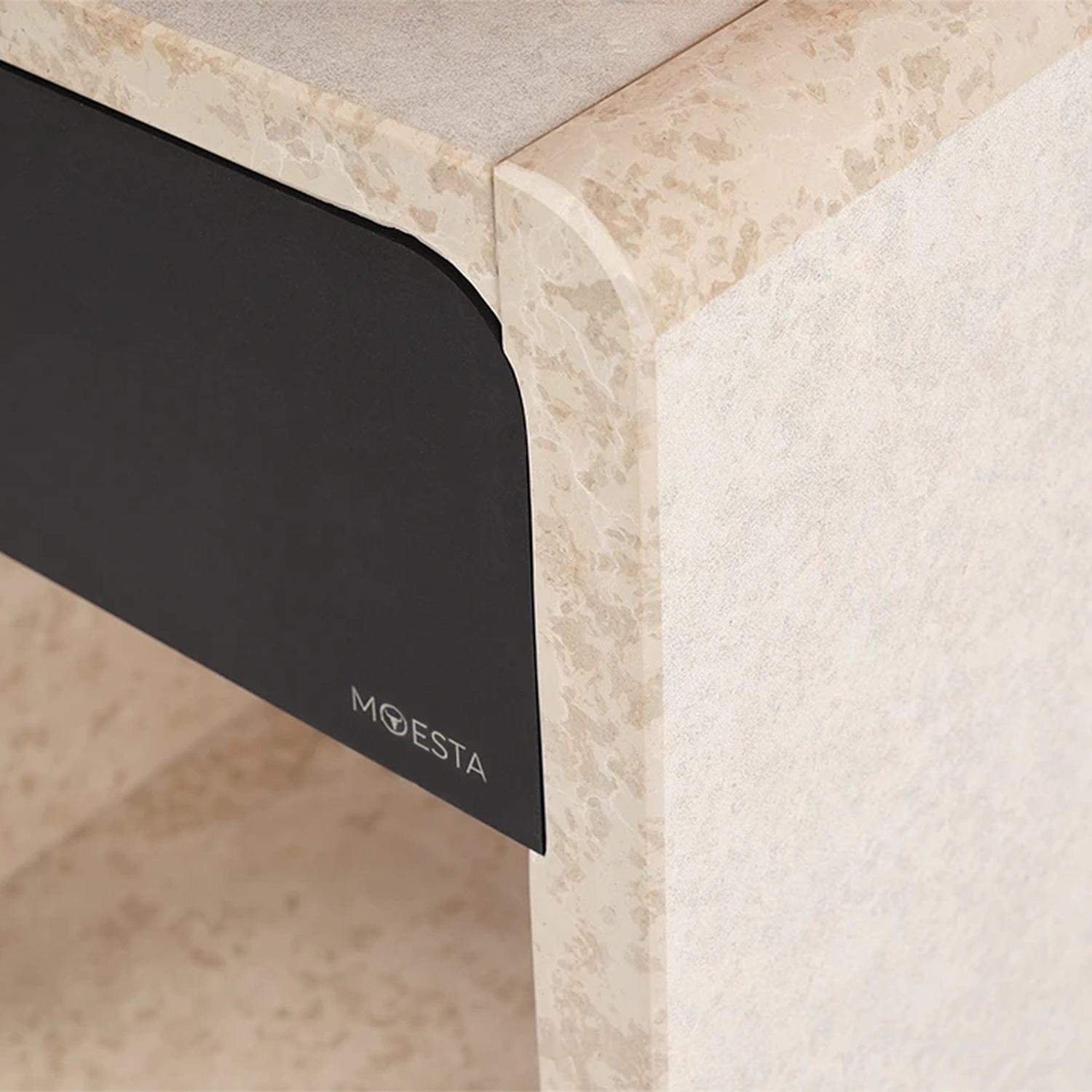 Moesta One Fireplace Naturstein Kanfanar mit Lavastein Grillplatte