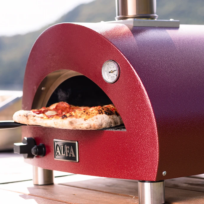 alfa-moderno-portable-in-rot-bei-einem-event
