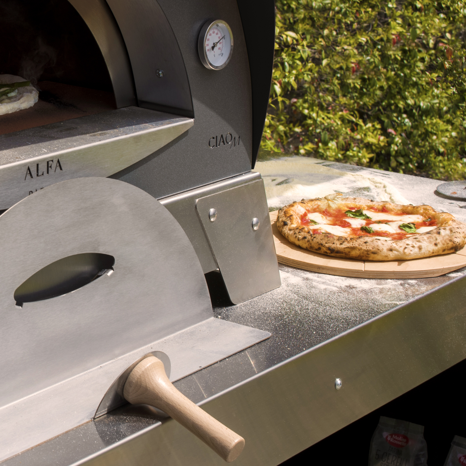 Alfa Forni Pizzaofen Ciao Grau ohne Unterbau + Ventura Pizza-Set (4-tlg.) gratis Alfa Forni Pizzaofen Ciao Grau ohne Unterbau + Ventura Pizza-Set (4-tlg.) gratis