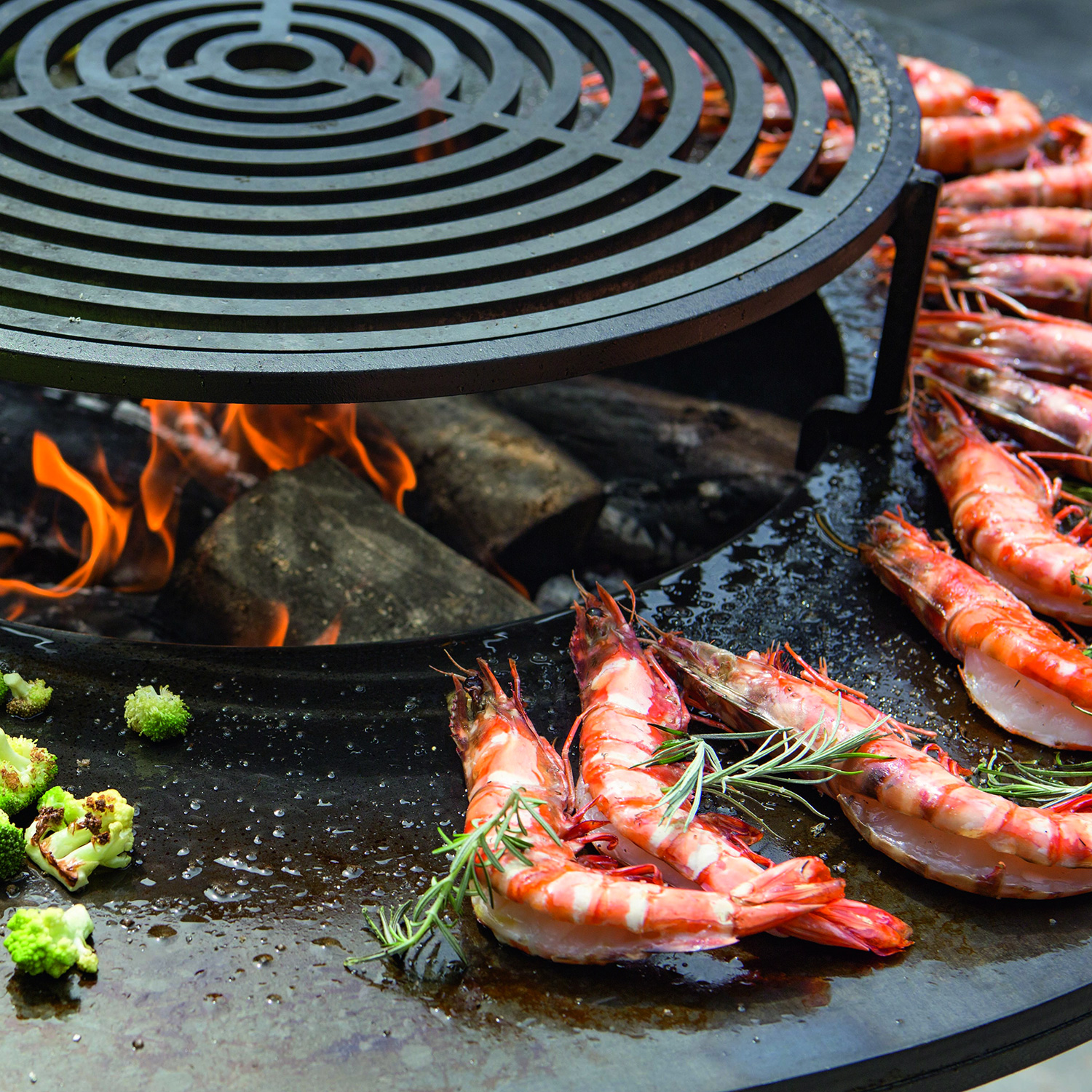 OFYR Island Black 100 Grill & Feuerstelle mit Arbeitsplatte Keramik
