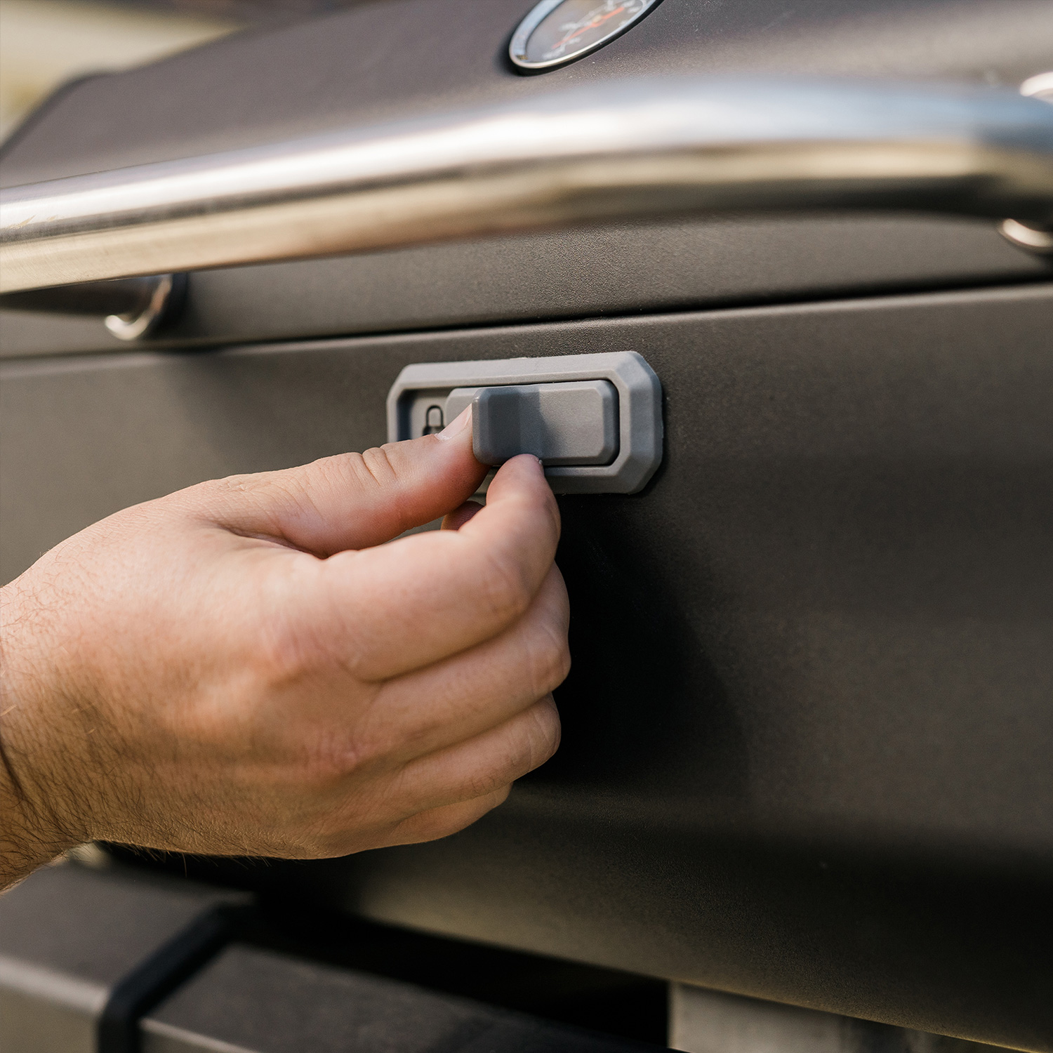 Masterbuilt Tragbarer Holzkohlegrill und Smoker Masterbuilt Tragbarer Holzkohlegrill und Smoker