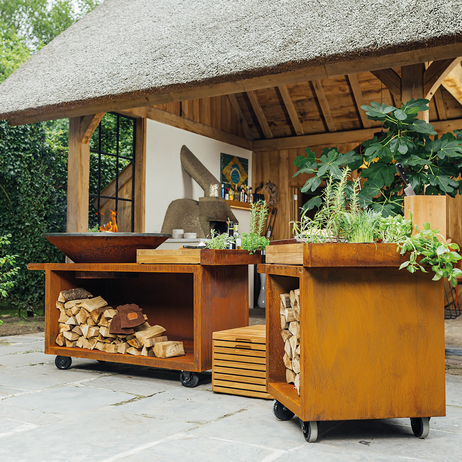 OFYR Island Corten 100 PRO Grill & Feuerstelle mit Arbeitsplatte Teakholz OFYR Island Corten 100 PRO Grill & Feuerstelle mit Arbeitsplatte Teakholz