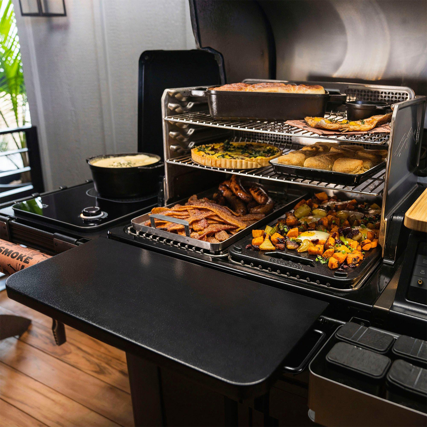 Traeger Timberline inkl. Abdeckhaube, klappbare Frontablage & 9kg Pellets