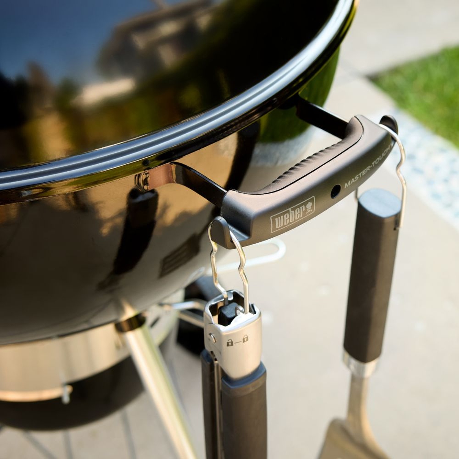 Weber Master-Touch GBS C-5755 Racing Green Holzkohlegrill 57 cm