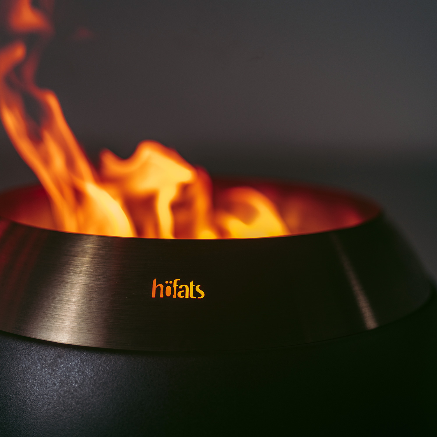 höfats MOON 45 Feuerschale mit hohem Fuß höfats MOON 45 Feuerschale mit hohem Fuß