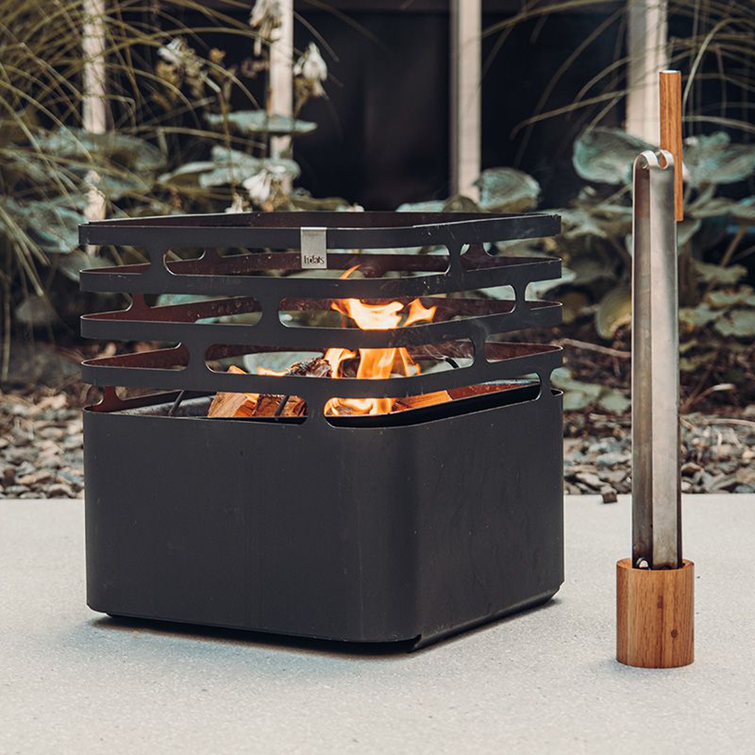 höfats Holzfuß für Schürhaken und Feuerzange höfats Holzfuß für Schürhaken und Feuerzange