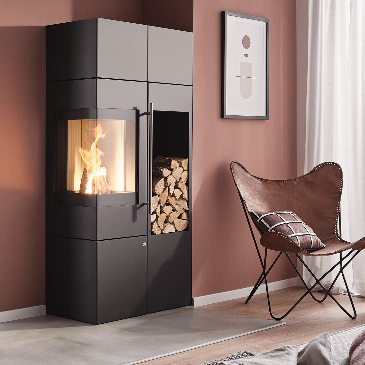 Olsberg Ipala Smart Compact Kaminofen Türanschlag links mit Holzregal und PowerBloc!-Aufsatz inkl. PowerBloc!