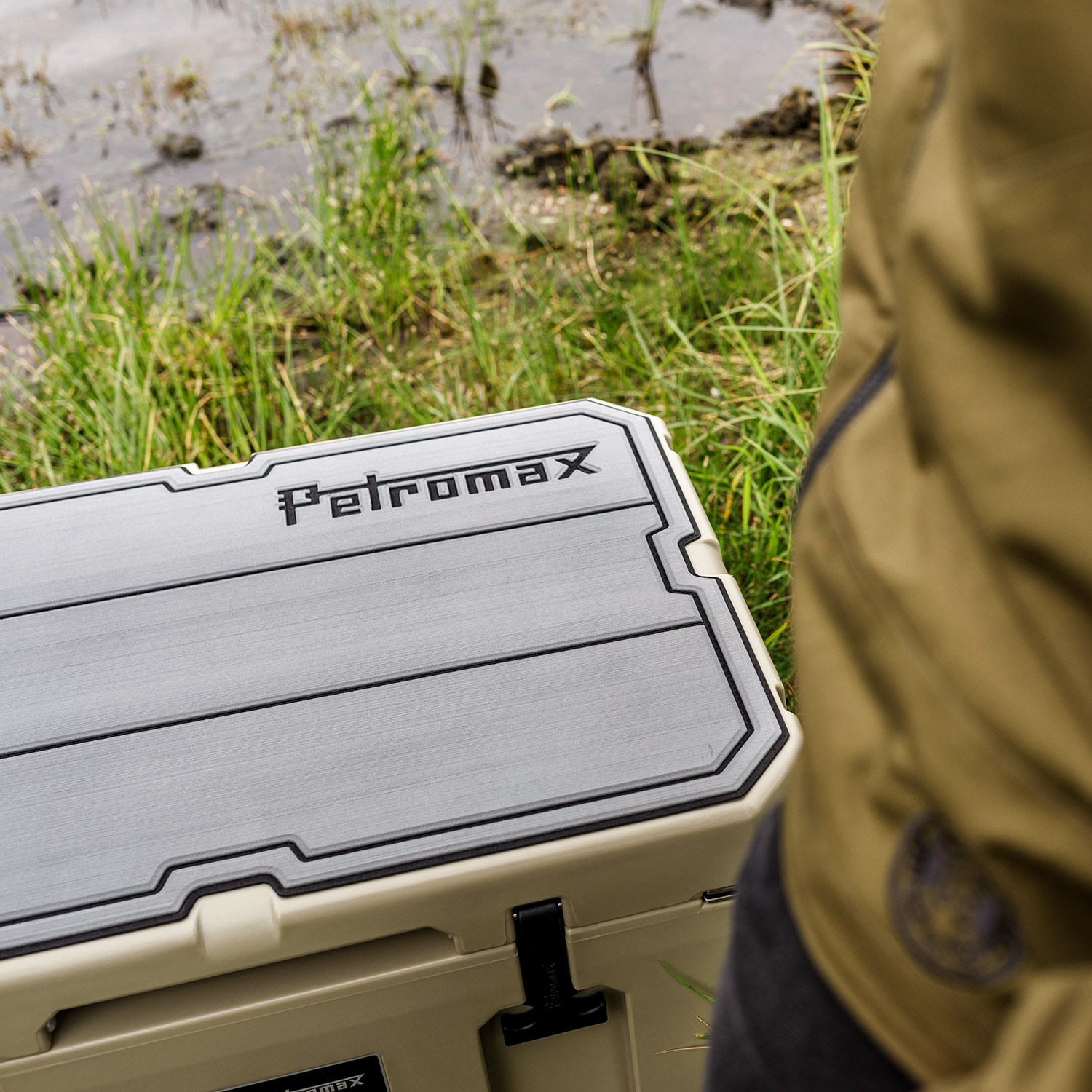 Petromax Haft-Auflage für Kühlbox kx25 Grau mit Linien