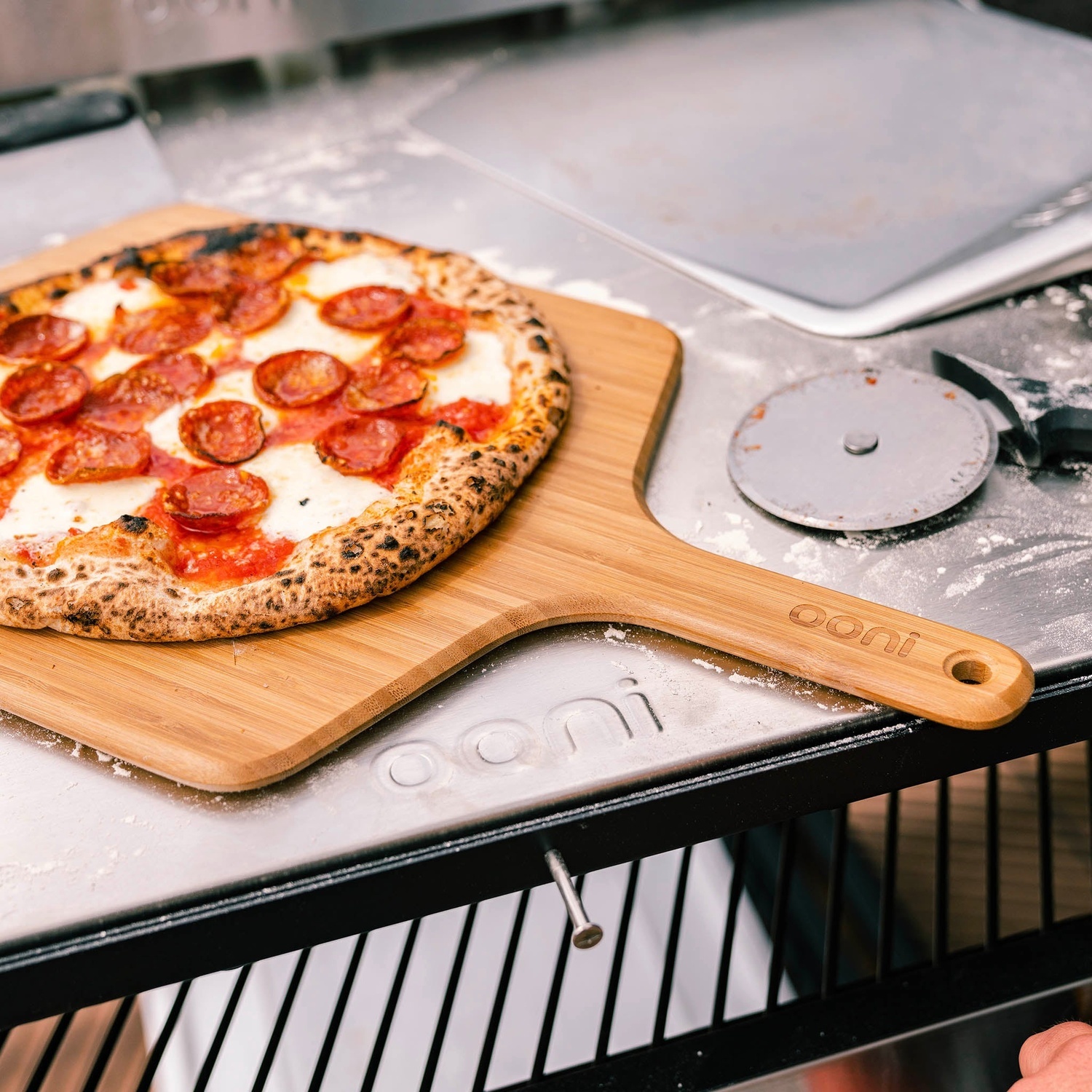 Ooni 12" Pizzaschieber und Serviebrett aus Bambus
