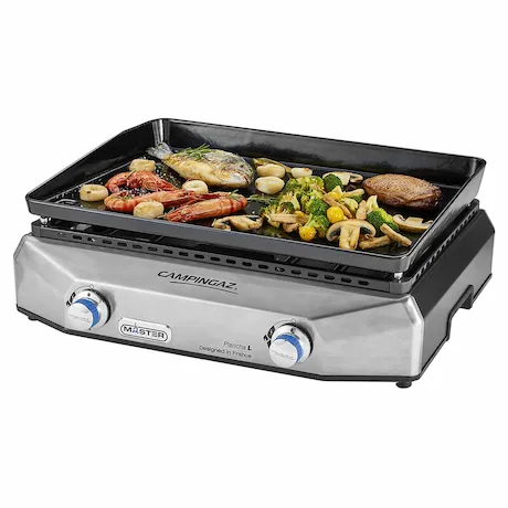 Campingaz Master Plancha Tischgrill mit gegrilltem Essen Campingaz Master Plancha Tischgrill mit gegrilltem Essen
