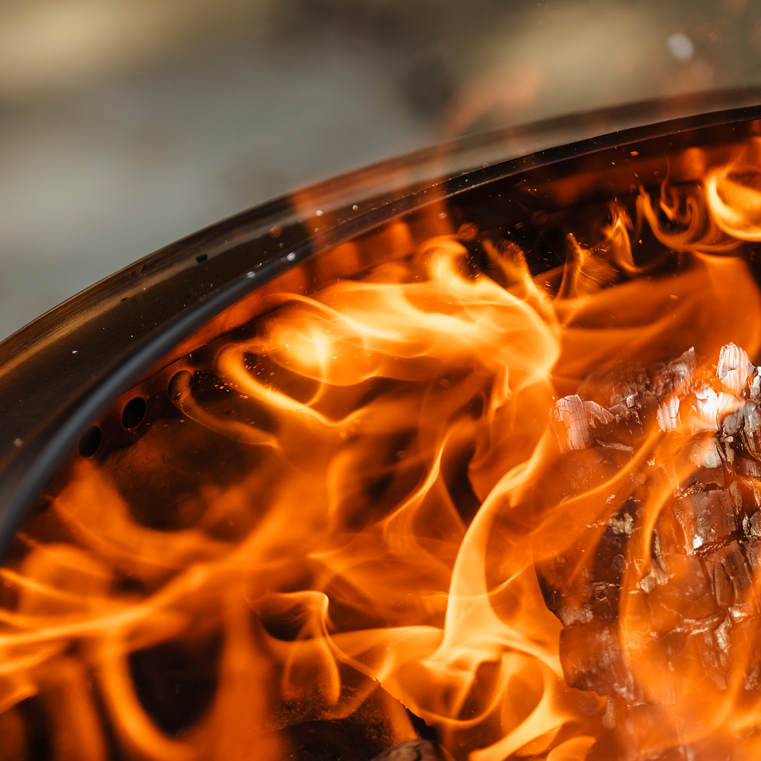 Solo Stove Canyon Feuerstelle mit Sockel und Abdeckhaube Solo Stove Canyon Feuerstelle mit Sockel und Abdeckhaube