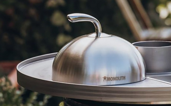 glocke,-auf-französisch-auch-gloche-genannt-aus-stahl,-um-grillgut-abzudecken