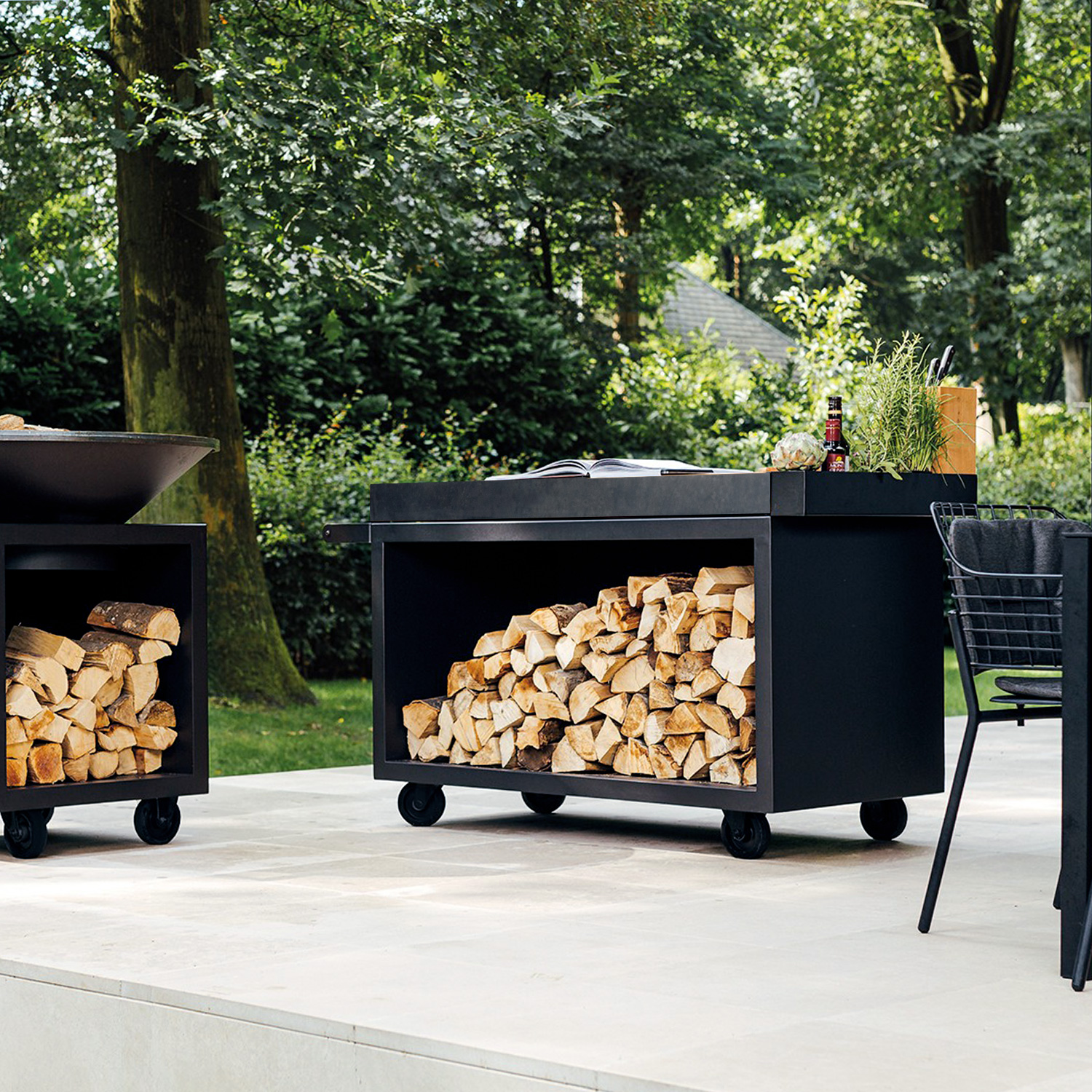 OFYR Sockel Black 135 PRO mit Arbeitsplatte Keramik OFYR Sockel Black 135 PRO mit Arbeitsplatte Keramik