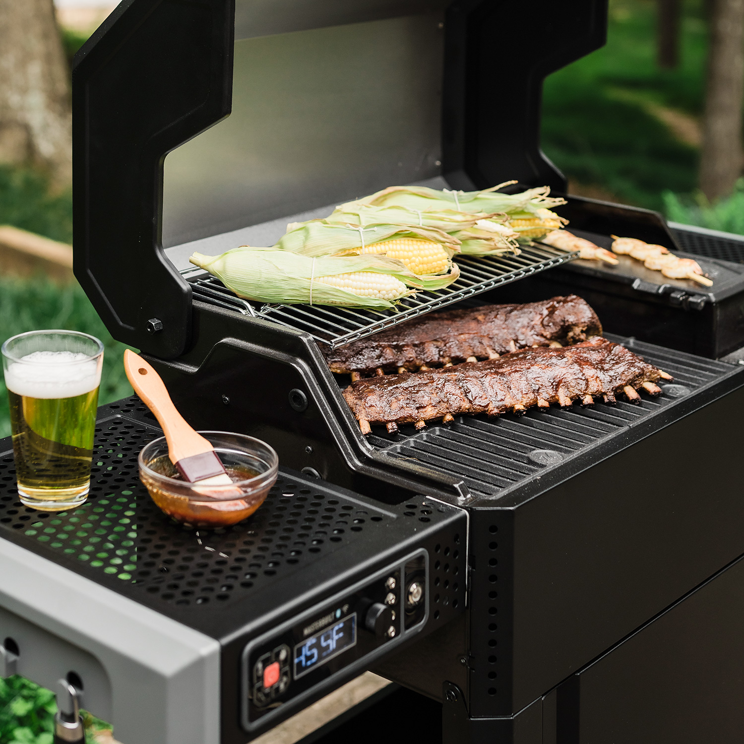 Masterbuilt AutoIgnite Series 545 Digitaler Smoker und Holzkohlegrill