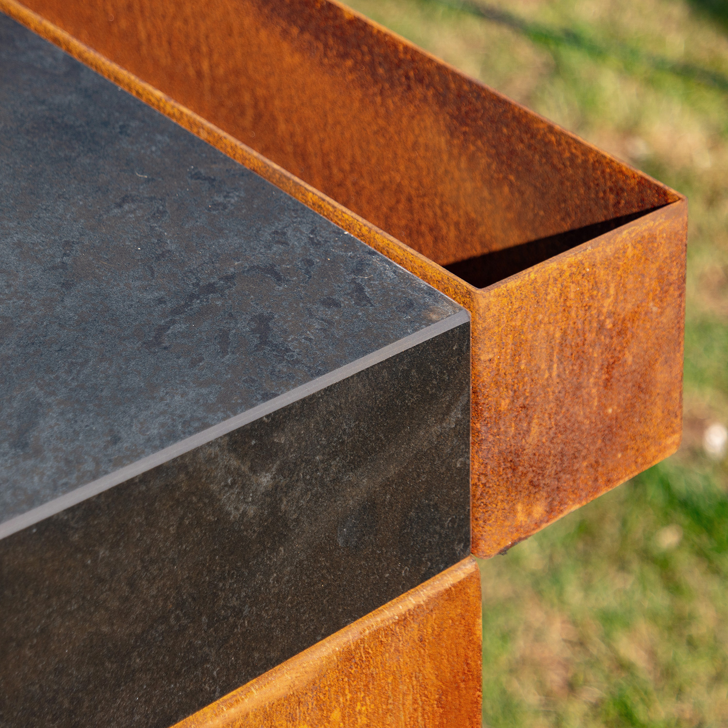 OFYR Butcher Block Storage 90 Corten Keramik Dunkelgrau