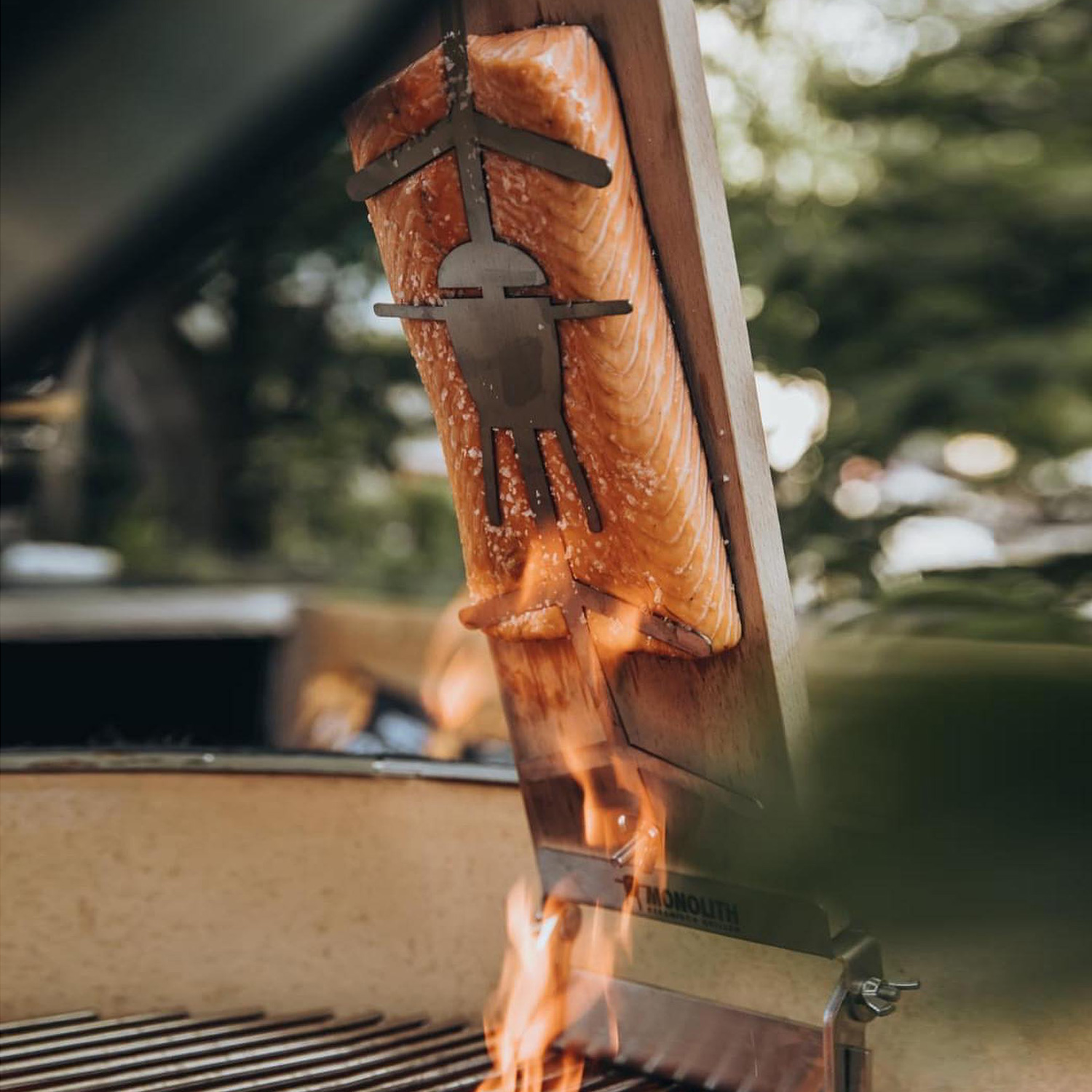 MONOLITH Flammlachsbrett MONOLITH Flammlachsbrett