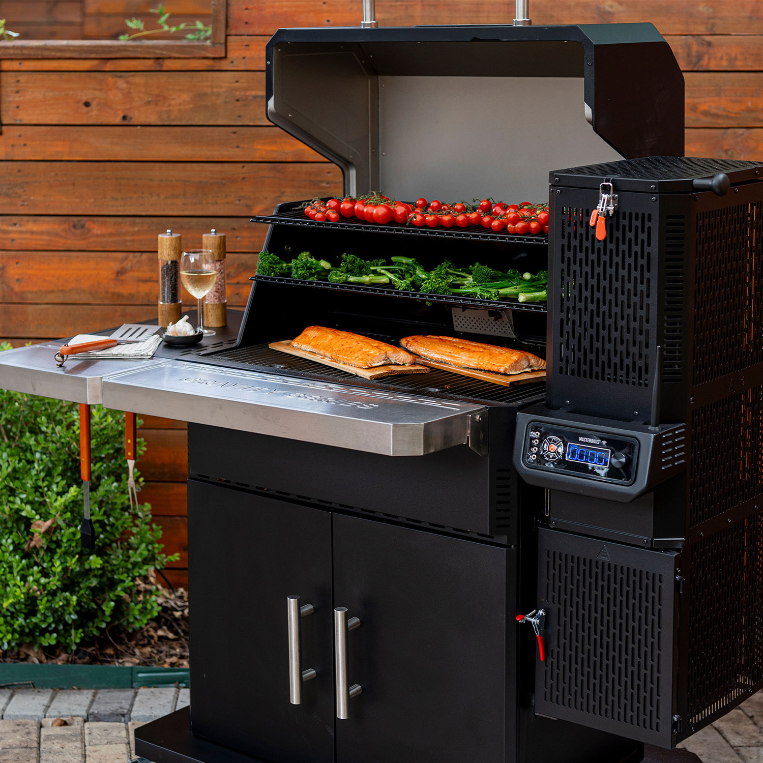 Masterbuilt Gravity Series 1150 Digitaler Holzkohlegrill & Smoker Masterbuilt Gravity Series 1150 Digitaler Holzkohlegrill & Smoker