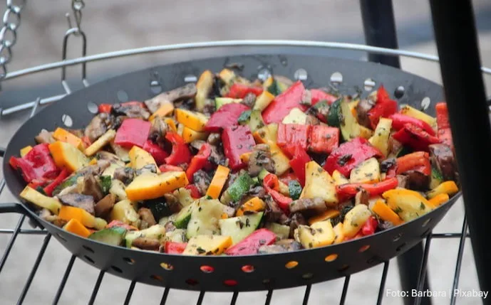 große-grillpfanne-mit-buntem-gemüse