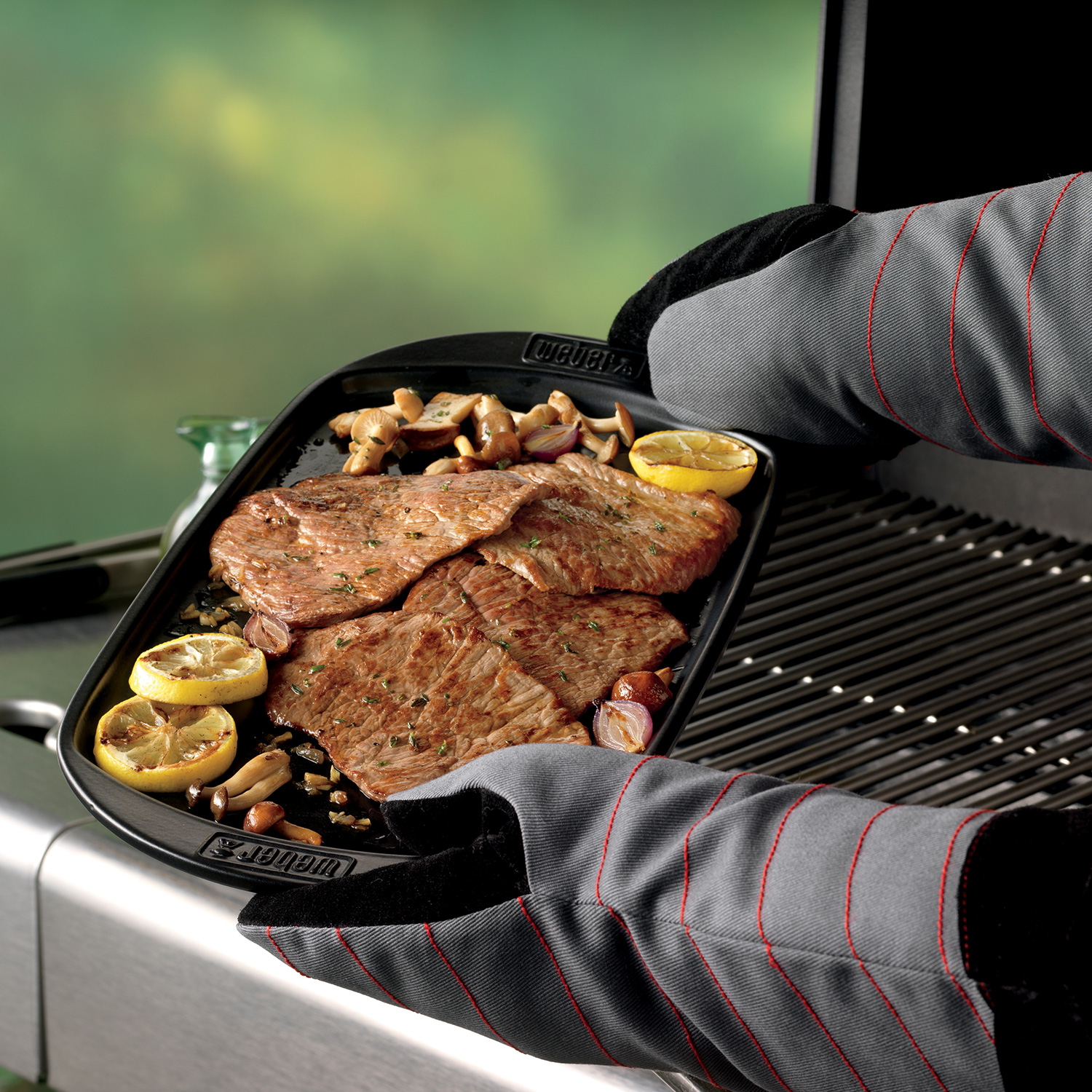 Weber Keramische Grillplatte klein für Holzkohlegrills ab 47 cm und Weber Q ab 100-/1000-Serie Weber Keramische Grillplatte klein für Holzkohlegrills ab 47 cm und Weber Q ab 100-/1000-Serie