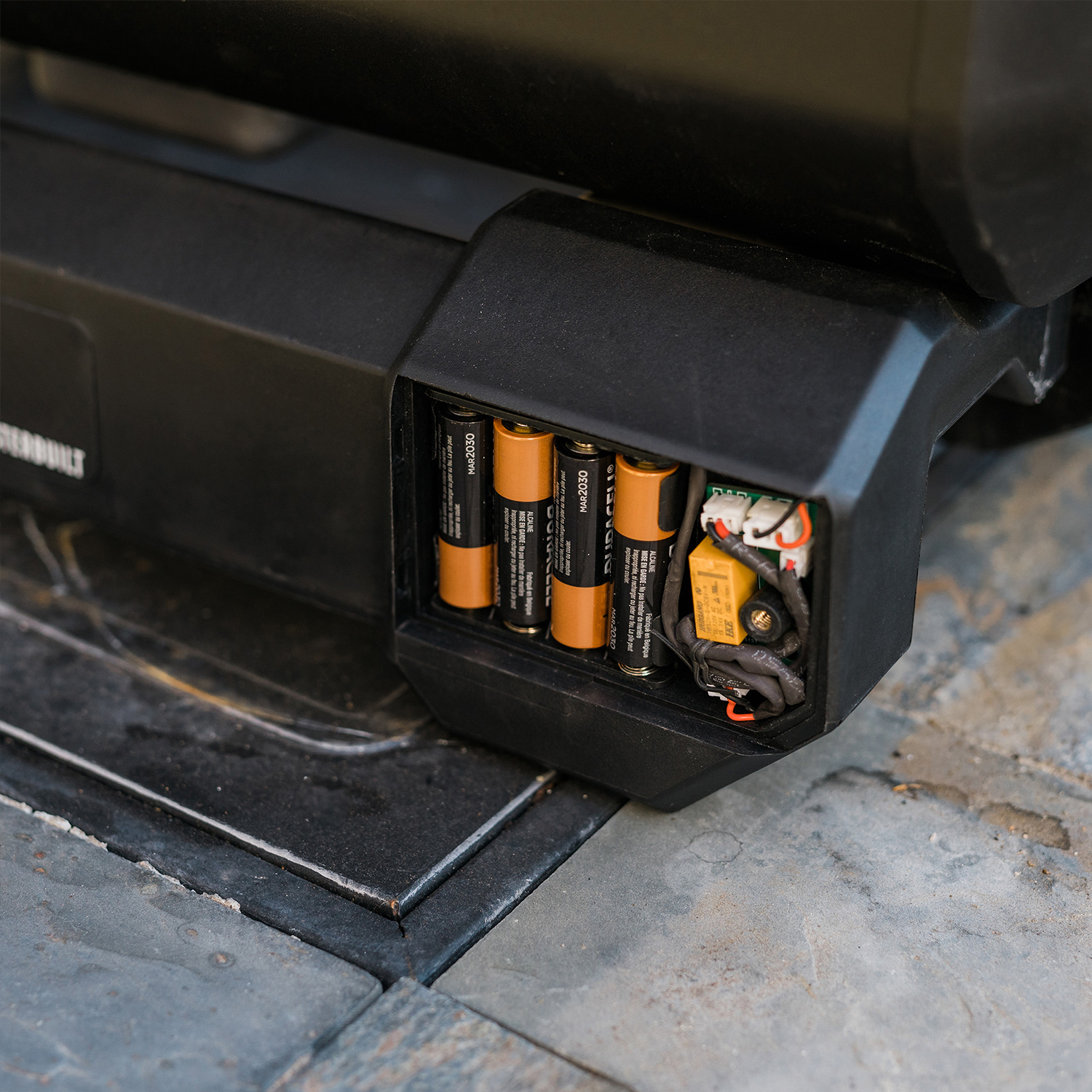 Masterbuilt Tragbarer Holzkohlegrill und Smoker Masterbuilt Tragbarer Holzkohlegrill und Smoker