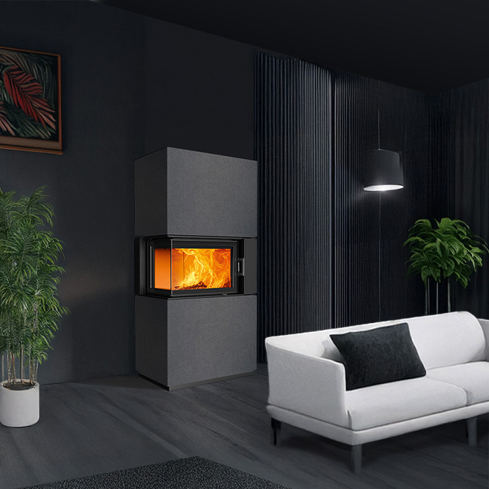 dunkler-raum-mit-dunklem-kamin-und-weißem-sofa