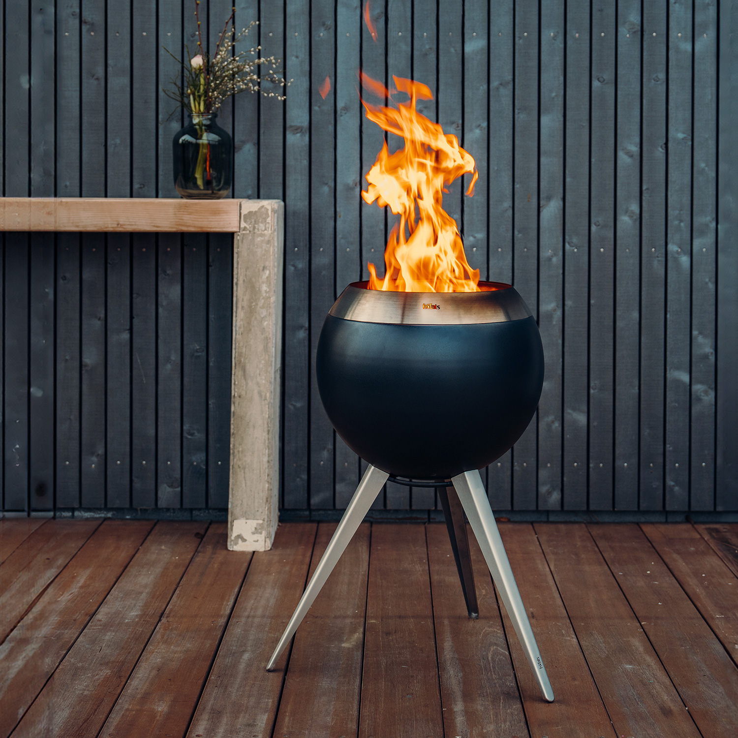 höfats MOON 45 Feuerschale mit hohem Fuß höfats MOON 45 Feuerschale mit hohem Fuß