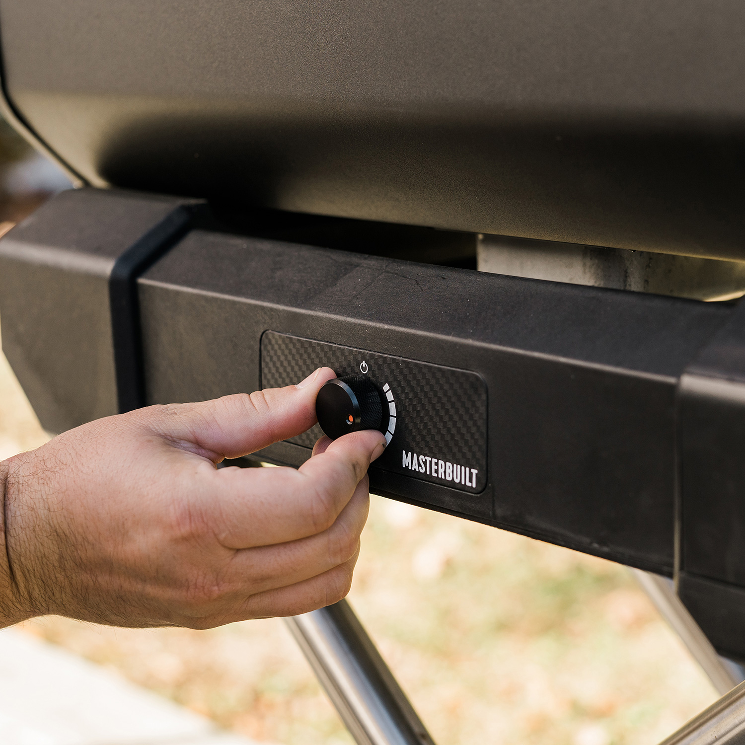 Masterbuilt Tragbarer Holzkohlegrill und Smoker Masterbuilt Tragbarer Holzkohlegrill und Smoker