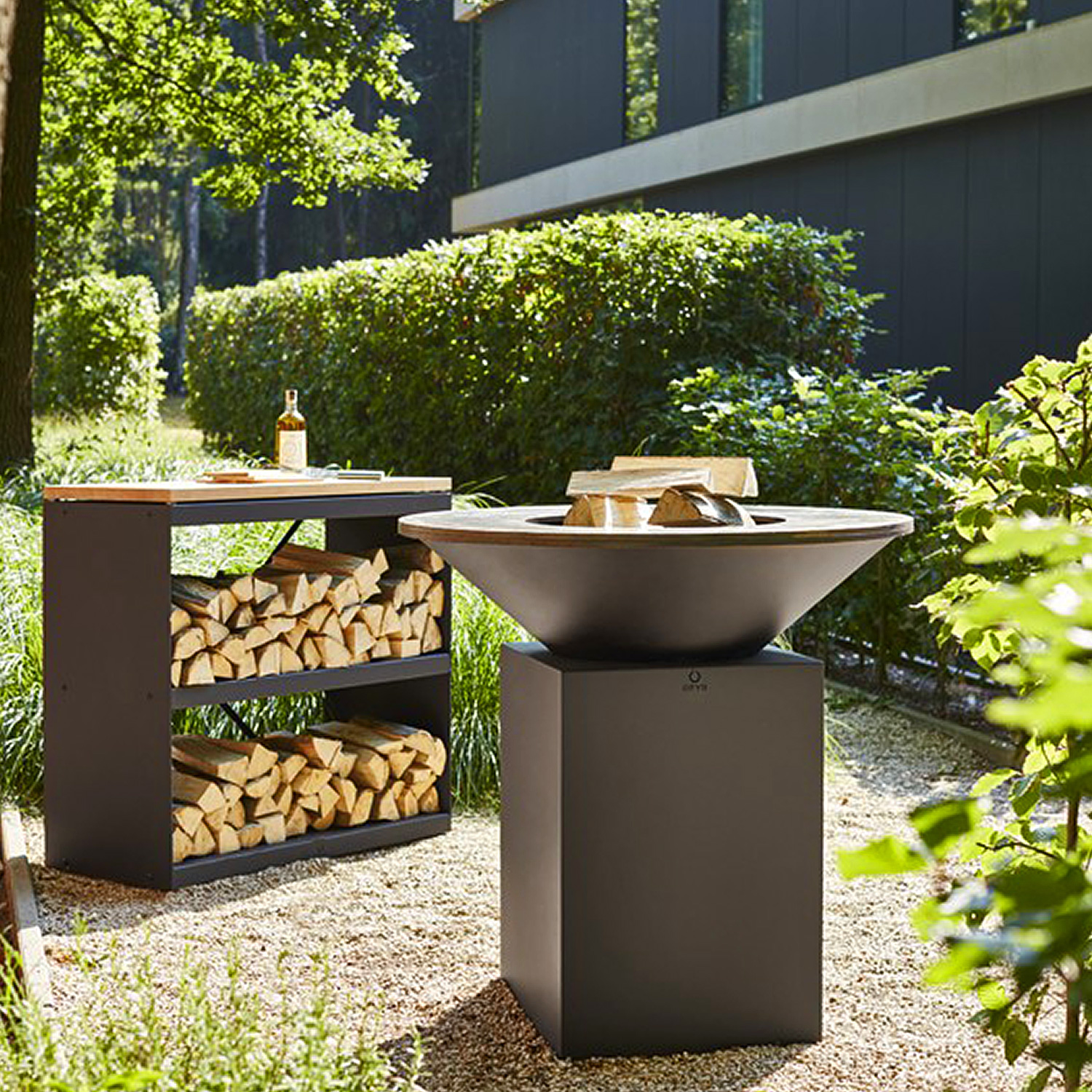 OFYR Holzregal Black mit Arbeitsplatte OFYR Holzregal Black mit Arbeitsplatte