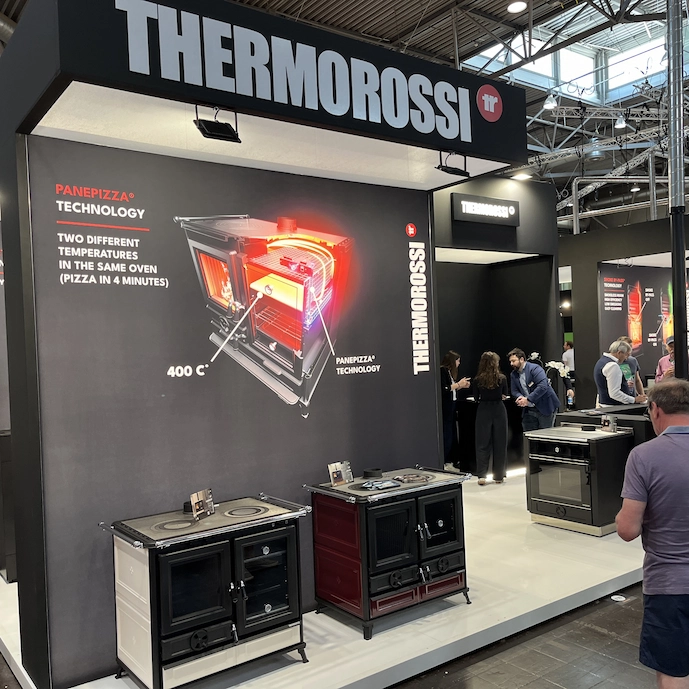 messestand-von-thermosossi-mit-küchenöfen