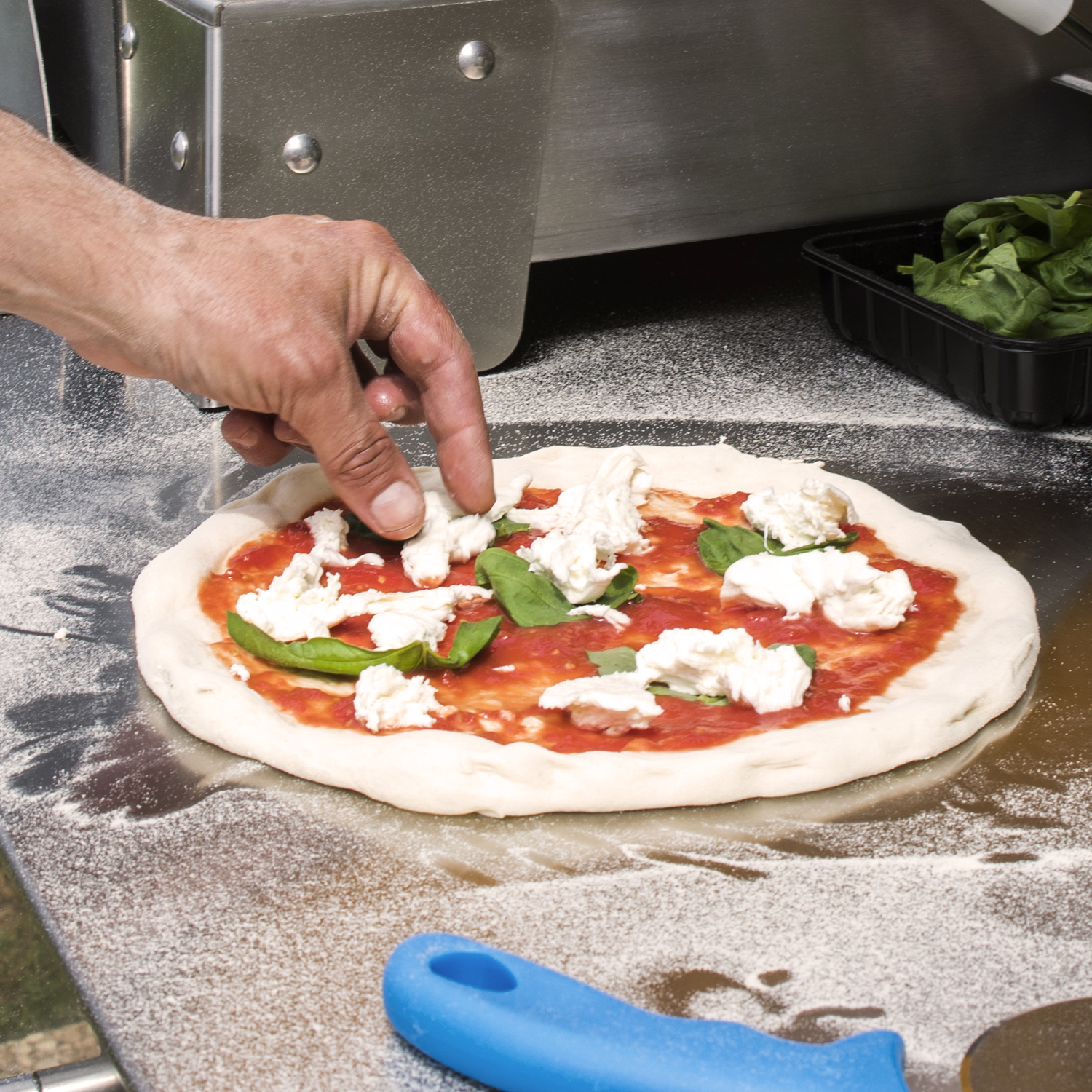 Alfa Forni Pizzaofen Ciao Grau ohne Unterbau + Ventura Pizza-Set (4-tlg.) gratis Alfa Forni Pizzaofen Ciao Grau ohne Unterbau + Ventura Pizza-Set (4-tlg.) gratis